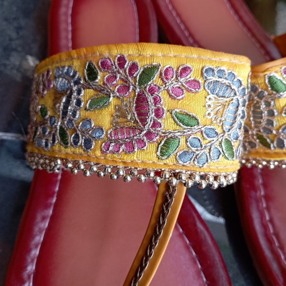 Embroidered Traditional Slippers - Picture 9 of 11